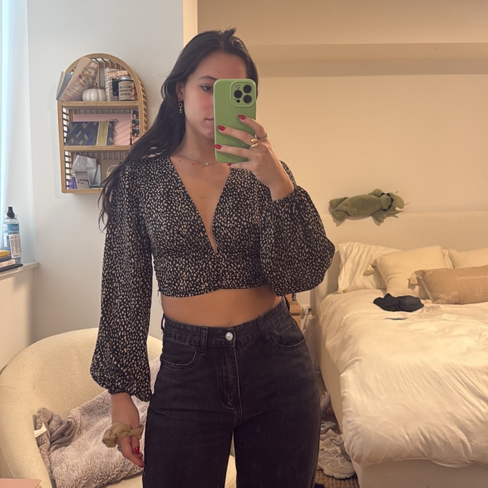 5/25$ 🌟 Long Sleeve Print Crop Blouse - Picture 7 of 7